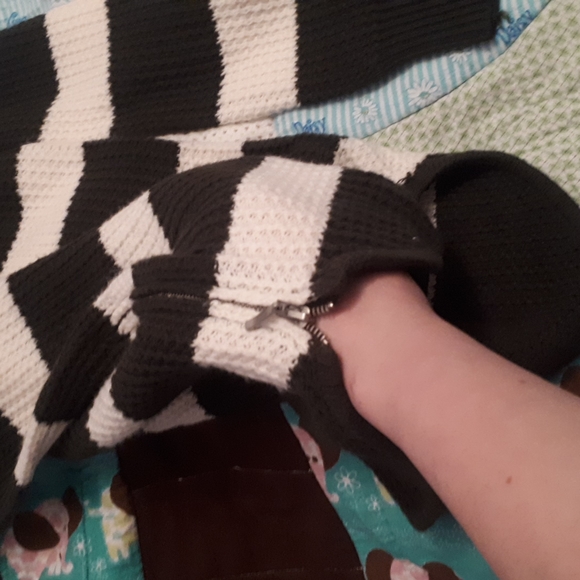 Green and white dress - Picture 2 of 4